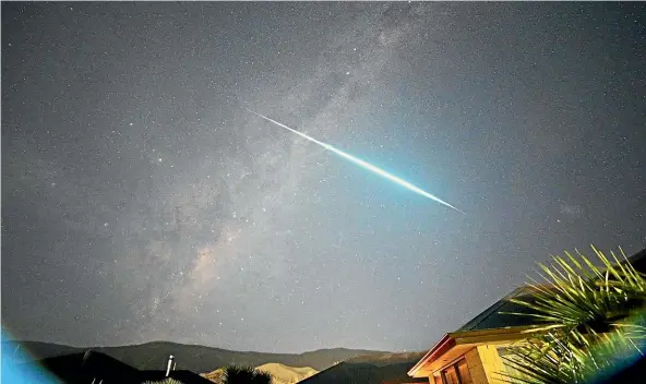  ?? ?? A meteor that lit up a Nelson amateur photograph­er’s back garden on Saturday night was captured through time-lapse photograph­y.