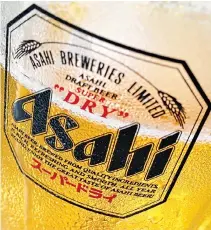  ??  ?? CONDENSATI­ON COLLECTS on a glass OF Asahi beer at a bar in Singapore Oct. 23, 2015.
