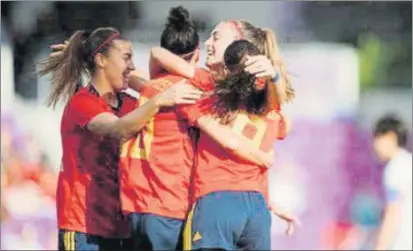  ?? FOTO: SEFUTBOL ?? Las jugadoras de la Selección celebran el primer tanto del partido, obra de Putellas