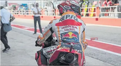  ?? FOTO: GETTY ?? Marc Márquez saliendo al pitlane desde el box Repsol Honda El de Cervera se encontró con Rossi en pista en esta primera jornada