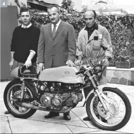  ??  ?? 1. En 1966, Angelo Bergamonti pilote une Paton 350 élaborée à partir de la 250. 2. Paton 500 bicylindre de 1967.
3. La Linto 500 de 1969, née de l’accoupleme­nt de deux 250 Aermacchi. 4. Lino Tonti et la Linto 500 avec son sponsor Umberto Premoli (à gauche) et son mécanicien.