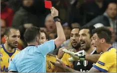  ?? AP PHOTO/FRANCISCO SECO ?? Referee Michael Oliver shows a red car to Juventus goalkeeper Gianluigi Buffon during a Champions League quarter final second leg soccer match between Real Madrid and Juventus at the Santiago Bernabeu stadium in Madrid, on Wednesday.