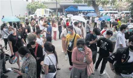  ?? NUTTHAWAT WICHEANBUT ?? People turn up in droves to get Covid-19 tests near the Bar Bar Bar pub in the Thong Lor area of the capital yesterday.