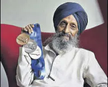  ?? RAJ K RAJ/HT PHOTO ?? Hardev Singh Flora, 86, shows his medals.