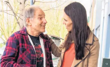  ?? Audrey Young ?? Chris Knox and Jacinda Ardern met at a campaign event in Grey Lynn yesterday.