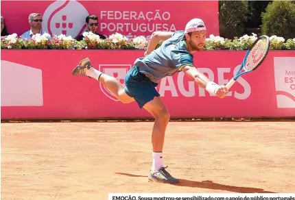  ??  ?? EMOÇÃO. Sousa mostrou-se sensibiliz­ado com o apoio do público português