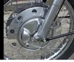  ??  ?? RIGHT More for visual effect than purpose, large “cooling discs” surround the front hub.