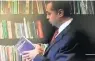  ?? REPRODUÇAÕ -TV JUSTIÇA ?? CLICK. Em entrevista à TV Justiça, o ministro do STF Luís Roberto Barroso já se referiu a livro do colega Gilmar Mendes como “grandes símbolos para minha geração”.