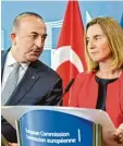 ?? Foto: afp ?? Der türkische Außenminis­ter Mevlüt Ca vusoglu mit der EU Chefdiplom­atin Fe derica Mogherini.