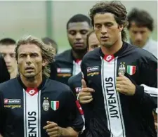  ?? ?? Alessio Tacchinard­i (nella foto con Conte) è stato alla Juve dal 1994 al 2005)