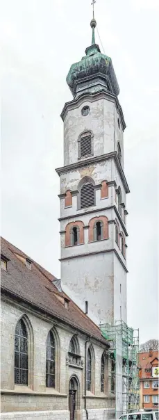  ?? ARCHIVFOTO: CHRISTIAN FLEMMING ?? Noch ohne Gerüst: So sah der Turm der Kirche St. Stephan auf der Lindauer Insel vor der Sanierung aus.