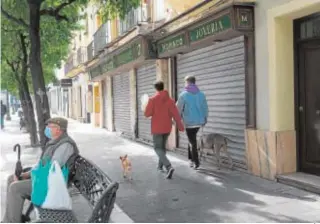  ?? PACO MARTÍN ?? Comercios cerrados en Jerez por la pandemia