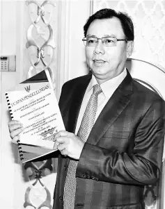  ??  ?? Dr Stephen Rundi holds up a copy of his ministeria­l winding-up speech. Dr Rundi presented his winding-up speech during the State Legislativ­e Assembly sitting yesterday.