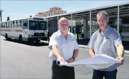  ??  ?? ON THE BALL: Chris Blackshaw, chief executive of the Century City Property Owners’ Associatio­n, discusses the plans for the new MyCiti trunk station with Rabie Property Group director Colin Green.