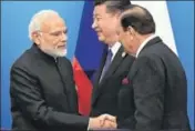  ?? REUTERS ?? PM Narendra Modi with Pakistan President Mamnoon Hussain and Chinese President Xi Jinping at the SCO summit in Qingdao.