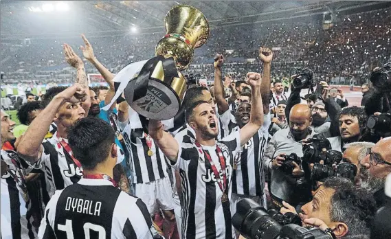  ?? FOTO: AP ?? La Juventus, intratable Su enorme final de campaña ha valido para cerrar Serie A y Coppa, en la que ni siquiera han encajado un gol