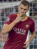  ??  ?? Bosniaco Edin Dzeko, 32 anni