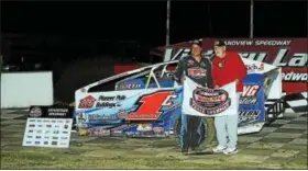  ?? (SUBMITTED PHOTO - RICK KEPNER) ?? Nine-time Modified champion Craig Von Dohren, left, holds the track champion banner alongside track owner Bruce Rogers after capturing the season title on Sept. 3, 2016, at Grandview Speedway. Rogers died on March 29. He was 82.
