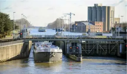  ?? FOTO WIM HENDRIX ?? Ook aan de sluis in Wijnegem zullen de vertrek en aankomstti­jden van de schepen worden gecontrole­erd.