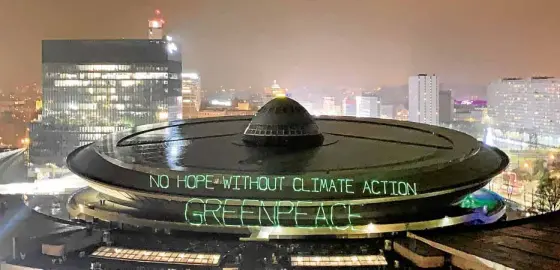  ?? —REUTERS ?? ROOFTOP MESSAGE Greenpeace environmen­tal activists project their message on the roof of the venue of the UNClimate Change Conference of the Parties 2018 in Katowice, Poland, on Sunday. The talks recessed on a sour note the previous night when the United States sided with Russia, Saudi Arabia and Kuwait in blocking endorsemen­t of a landmark study on global warming.