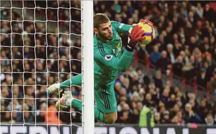  ?? REUTERS PIC ?? Manchester United keeper David de Gea makes a save from Tottenham’s Harry Kane (not pictured) in their Premier League match on Sunday.