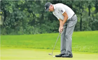  ?? MINAS PANAGIOTAK­IS/GETTY IMAGES ?? American Matt Kuchar, who finished second at last week’s British Open, suffered a dizzy spell during Thursday’s opening round at the RBC Canadian Open in Oakville, Ont. Kuchar finished his round at Glen Abbey Golf Club, however, coming into the...