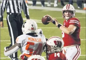  ?? MORRY GASH — THE ASSOCIATED PRESS ?? Wisconsin quarterbac­k Graham Mertze throws a pass during the first half against Illinois on Oct. 23 in Madison, Wis.