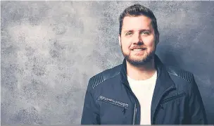  ?? Fotos: Reprodução ?? Mark Manson: livro propõe caminhos para uma vida melhor , ao mesmo tempo que faz críticas à sociedade