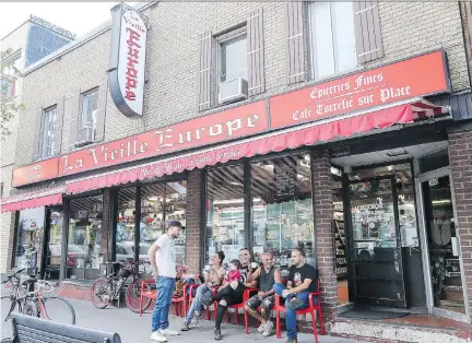  ?? JOHN MAHONEY ?? Pedestrian­s catch a rest Friday on the red plastic chairs set up outside the Vieille Europe shop on St-Laurent Blvd. The gourmet grocery has been issued two $475 tickets by the city for having an illegal terrasse.