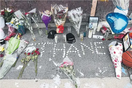  ?? RICHARD LAUTENS PHOTOS TORONTO STAR ?? A memorial to Thane Murray, on Oak Street in Regent Park in the Parliament and Gerrard area. Thane was the victim of a shooting in Regent Park last weekend.