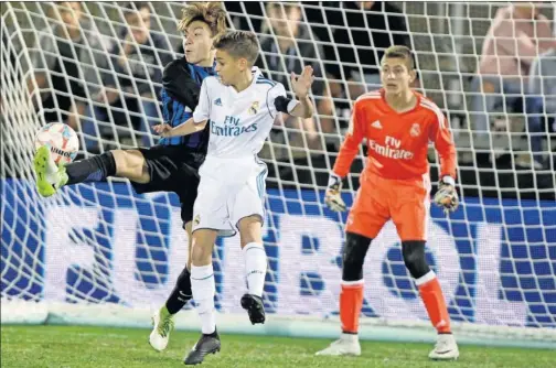  ??  ?? EN CUARTOS. El Real Madrid ya está en la siguiente fase del torneo tras ganar al Valencia (3-2) y al Inter de Milan (1-0).