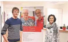  ?? FOTO: CARITAS ?? Staffelübe­rgabe beim ambulanten Pflegedien­st der Caritas in Geldern: Der neue Leiter Michael Müller und seine Vorgängeri­n Gisela Bier.