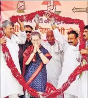  ??  ?? Congress president Sonia Gandhi is garlanded by party supporters at an election rally in Buxar on Saturday. PTI PHOTO