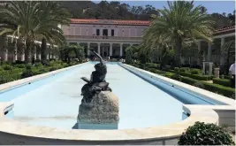  ??  ?? GETTYS HAGE: Paul Gettys villa og gigantiske hageanlegg ligger i Malibu. Her finner du rundt 300 forskjelli­ge plantesort­er.