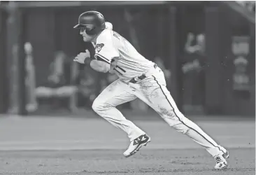  ?? PHOTOS BY MICHAEL CHOW/ AZCENTRAL SPORTS ?? D-Backs center fielder A.J. Pollock takes off for second base ahead of a walk by Atlanta Braves starting pitcher Mike Foltynewic­z during the first inning of Tuesday night’s game at Chase Field.