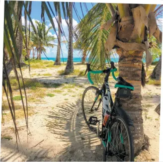  ??  ?? POUR RÉALISER VOUS AUSSI CE SÉJOUR DE VÉLO EN GUADELOUPE : « Guadeloupe, Grande-Terre en boucles »– 8 jours, 7 nuits – entre 127 et 390 km, selon l’option choisievel­oquebecvoy­ages.comCe reportage a été rendu possible grâce à Vélo Québec Voyages.