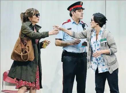  ?? ANDREU DALMAU / EFE ?? Àgata Roca, Albert Ribalta y Rosa Gámiz en una escena de E.V.A.