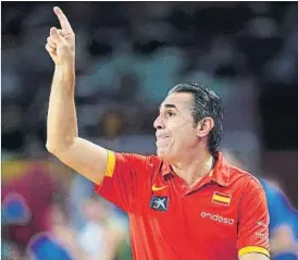  ?? FOTO: EFE ?? Sergio Scariolo, selecciona­dor español, dando instruccio­nes