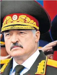  ?? AP ?? Auch seine sechste Amtszeit lässt sich Alexander Lukaschenk­o (rechts) nicht nehmen