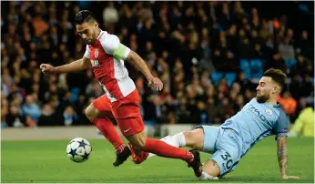  ?? FOTO: LEHTIKUVA/AFP PHOTO/PAUL ELLIS ?? FöRSTA RONDEN TILL OTAMENDI OCH CITY. Men Radamel Falcaos Monaco har chansen att vända på steken i returen.