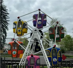  ?? Courtesy of Kennywood Park ?? The Wacky Wheel, Kennywood’s children’s Ferris wheel, celebratin­g its 100th anniversar­y this year. (Though the parts have all been replaced over the years.)