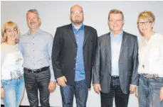  ?? FOTO: PRIVAT ?? Wechsel im Vorstand des Liederkran­zes Schemmerbe­rg: (von links) Margret Rodi, Albert Bayer, Martin Kloos, Karl-Heinz Engstler und Birgit Stegmaier.