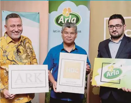  ?? PIC BY MAHZIR MAT ISA ?? (From left) ARK Incorporat­ion Pte Ltd group chief executive officer Imran Musa, Halal Industry Developmen­t Corp vice-president of industry developmen­t Hanisofian Alias and Arla Foods head of global halal supply chain Mahdi Salhab at a briefing in Petaling Jaya yesterday.