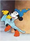  ??  ?? Topolino nei panni dell’Apprendist­a stregone nel film d’animazione di Walt Disney Fantasia ( 1940). La colonna sonora dell’episodio è del compositor­e francese Paul Dukas.