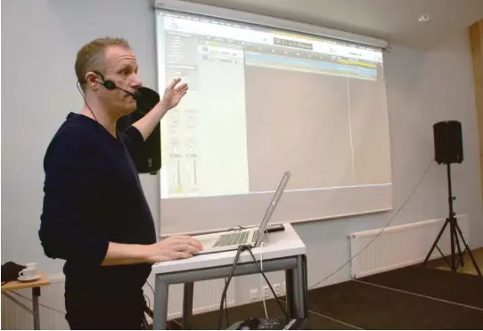  ??  ?? LYTTEEKSEM­PLER: Ingolv Haaland var lørdag med på lørdagsuni­versitetet til UiA, og her fikk de fremmøtte mange eksempler på musikkens hans.