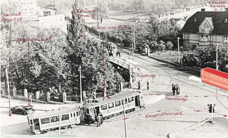  ?? Foto: Archiv Jaroslava Čvančary ?? Heydrichov­a zatáčka Snímek křižovatky v pražských Holešovičk­ách z vyšetřovac­ího spisu o atentátu na Heydricha. Na fotce z 27. května 1942 je vlevo Heydrichův vůz, dole před zatáčkou tramvaj č. 3 a vlevo nad zatáčkou tramvaj č. 14. Podle zjištění historiků přijížděla zprava (zůstala stát mimo záběr) další čtrnáctka (koláž), které se vůz rychlým manévrem vyhýbal a zaskočil parašutist­y.