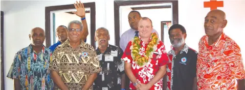  ?? Photo: Wati Talebula ?? Australian High Commission­er to Fiji John Feakes (sixth from left), with the Fiji Red Cross Society staff members inside their new office in Savusavu on May 23, 2018.