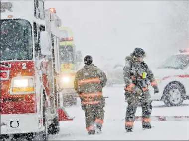  ?? RICHARD MARJAN/THE Starphoeni­x ?? Firefighte­rs weren’t the only ones with snow on their minds Wednesday. While this crew responded to a call on Hunt Road in wintry conditions, city councillor­s continued to debate on the city budget. While finding a way to reduce the property tax...