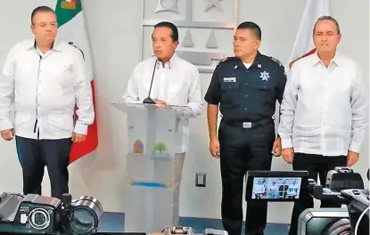  ??  ?? El gobernador Carlos Joaquín González presenta a Alberto Capella (izquierda) como jefe de la policía.