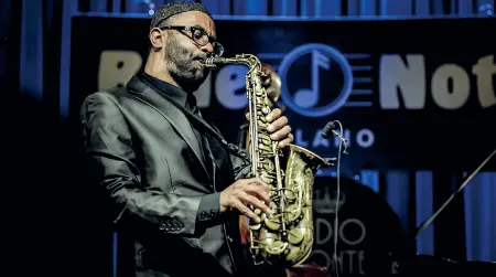  ??  ?? Da Detroit
Il sassofonis­ta e flautista Kenny Garrett. Ha vinto per 9 volte il premio come miglior sassofonis­ta per i lettori della storica rivista Usa «Down Beat»